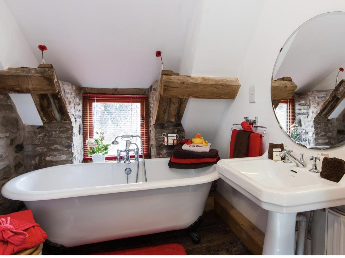 Ty Fferm Hen, Ancient Farmhouse, Coity Bach Talybont-on-Usk ภายนอก รูปภาพ