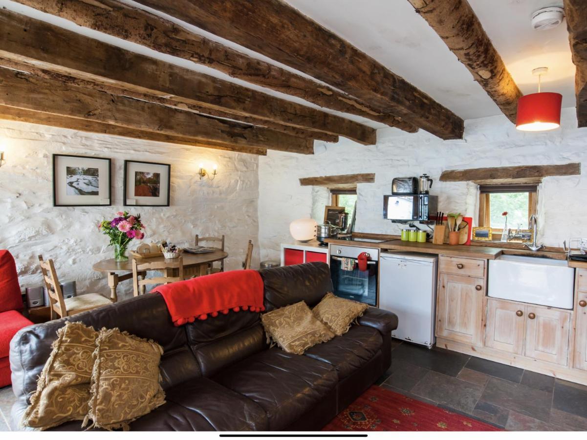Ty Fferm Hen, Ancient Farmhouse, Coity Bach Talybont-on-Usk ภายนอก รูปภาพ