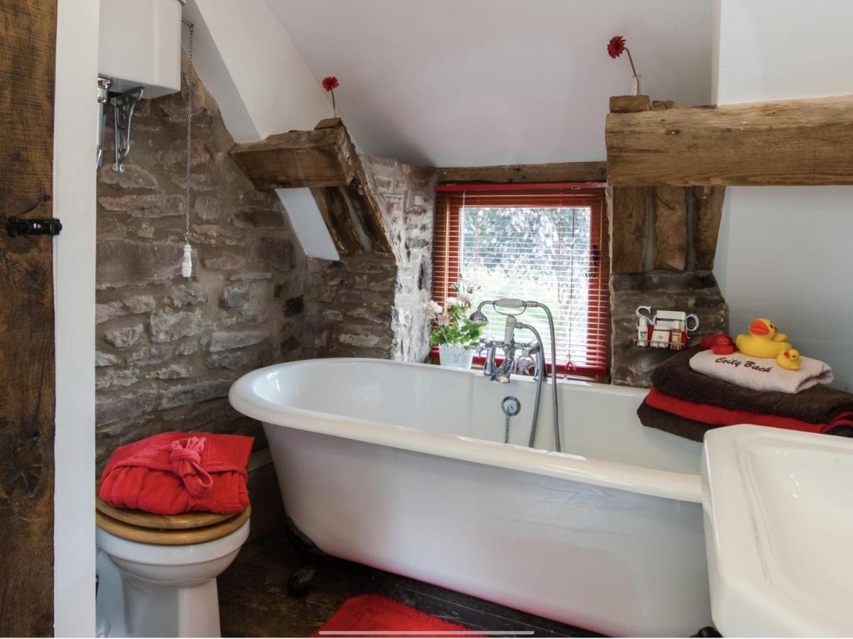 Ty Fferm Hen, Ancient Farmhouse, Coity Bach Talybont-on-Usk ภายนอก รูปภาพ