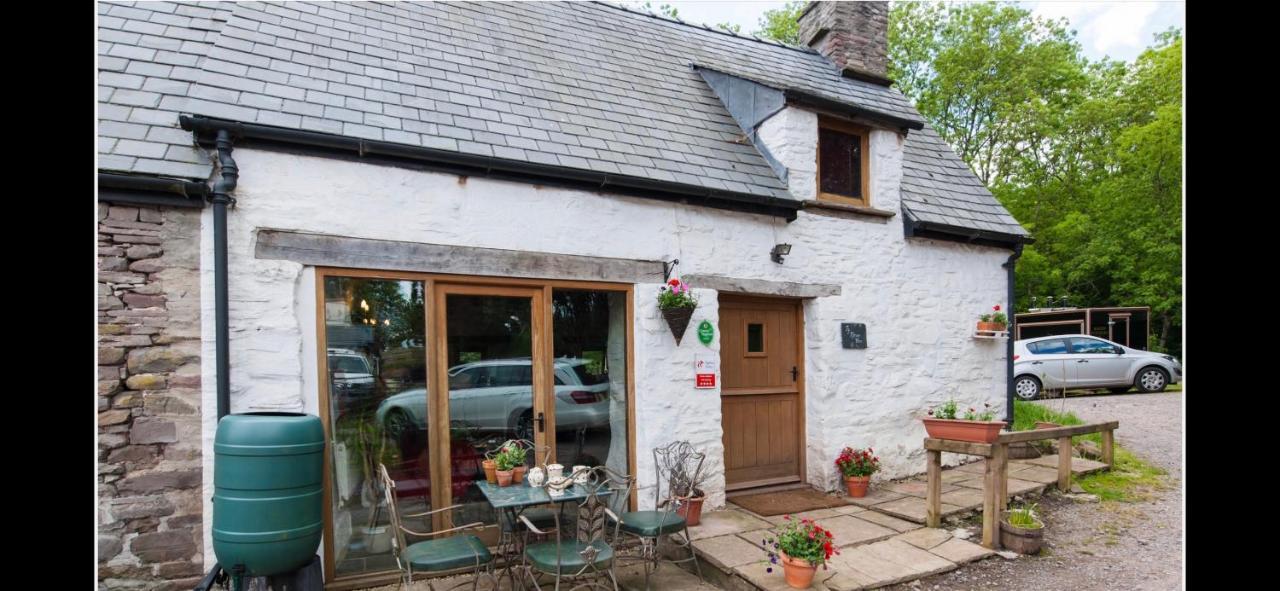 Ty Fferm Hen, Ancient Farmhouse, Coity Bach Talybont-on-Usk ภายนอก รูปภาพ