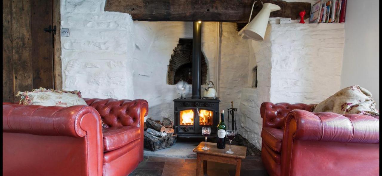 Ty Fferm Hen, Ancient Farmhouse, Coity Bach Talybont-on-Usk ภายนอก รูปภาพ
