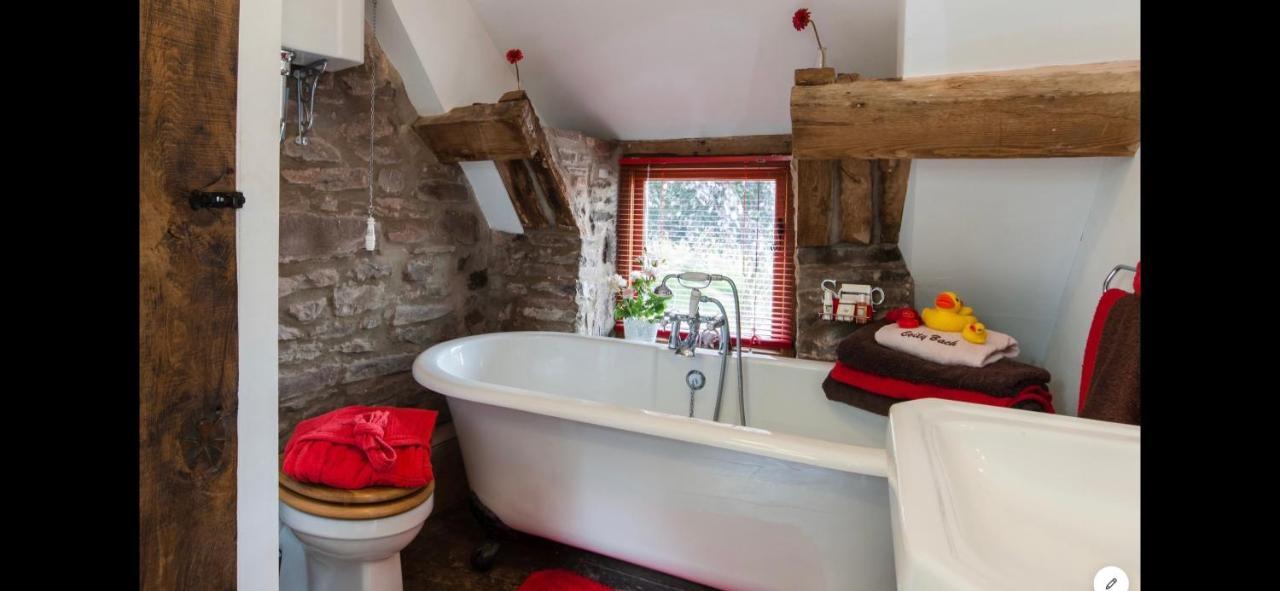 Ty Fferm Hen, Ancient Farmhouse, Coity Bach Talybont-on-Usk ภายนอก รูปภาพ